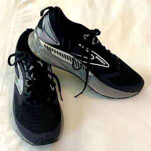 Brooks Levitate GTS 6 Women’s size 8 Running Shoes Black Sneakers Athletic